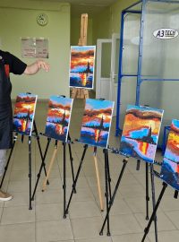 Na arteterapii dochází zranění ukrajinští vojáci během toho, co se léčí ze zranění, která utrpěli na frontě