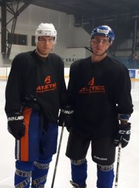 Hokejoví zachránci z Kralup nad Vltavou Robin Student (vlevo) a Jan Háva (vpravo)