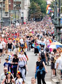 Desítky tisíc účastníků akce Prague Pride v sobotu po poledni prošly Prahou až na Letenskou pláň