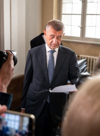 Andrej Babiš přichází k Vrchnímu soudu v Praze v kauze Čapí hnízdo