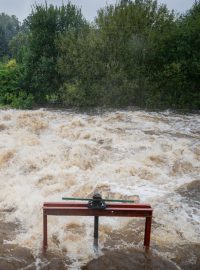 Povodně v obci Lužec pod Smrkem na Frýdlantsku v neděli ráno