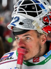 Pardubický brankář Roman Will po prohře v sedmém zápase ve finále hokejové extraligy s Kometou Brno