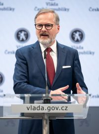 Premiér Petr Fiala (ODS) na tiskové konferenci po jednání vlády